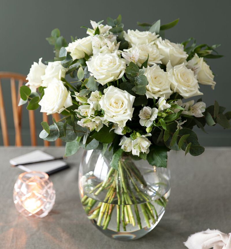 BELOE'S -  White Rose Bouquet